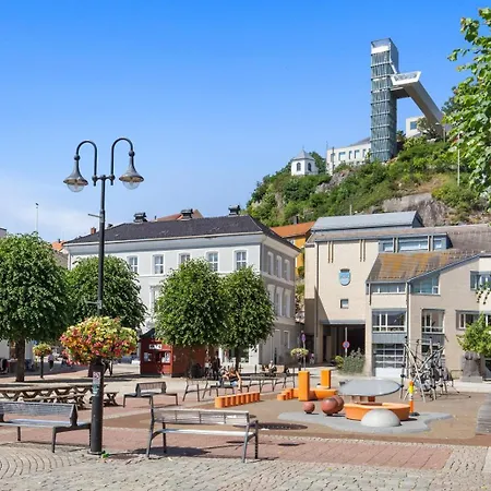 Sentrum - Koselig Hus Med Parkering Arendal Exterior photo