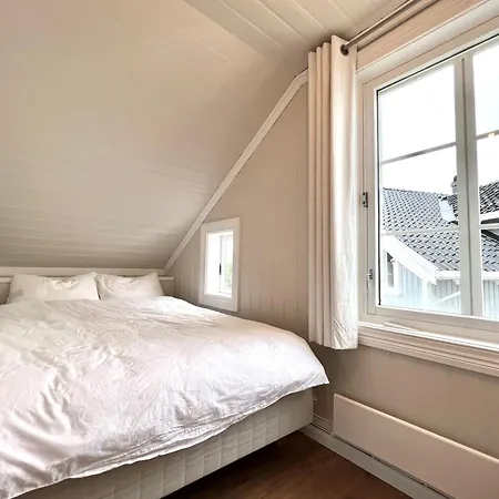 Sentrum - Koselig Hus Med Parkering Arendal Exterior photo