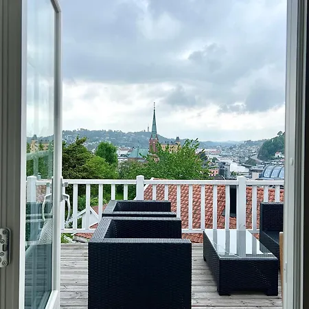 Sentrum - Koselig Hus Med Parkering Arendal Exterior photo