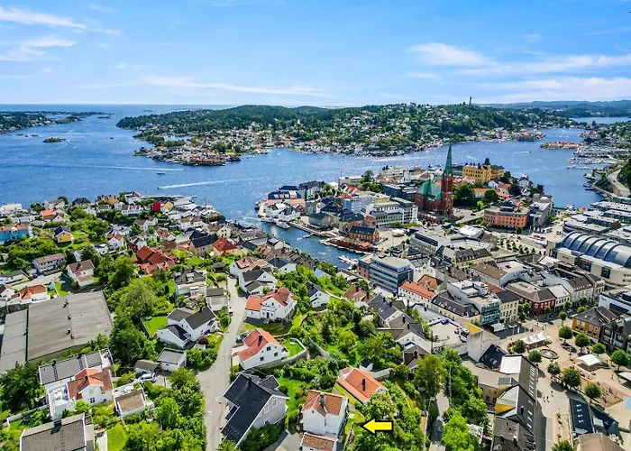 Sentrum - Koselig Hus Med Parkering
