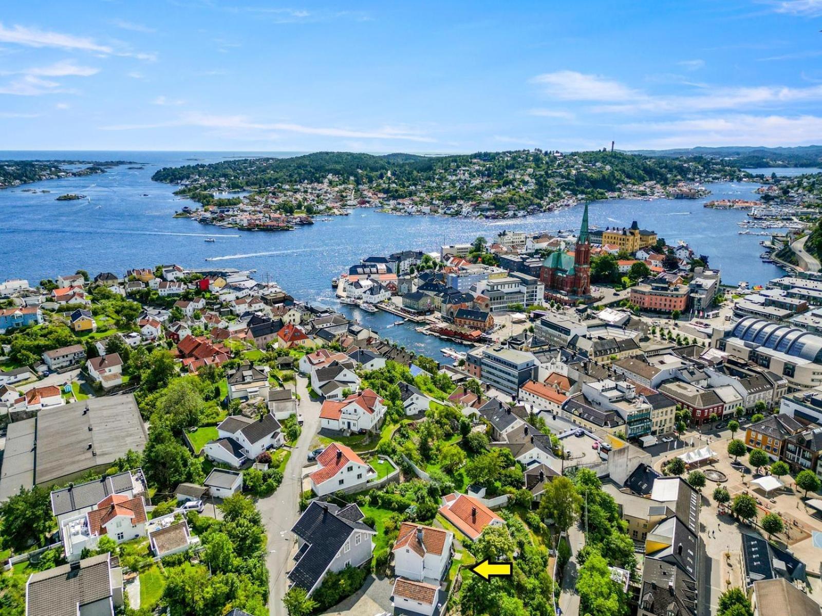 Sentrum - Koselig Hus Med Parkering