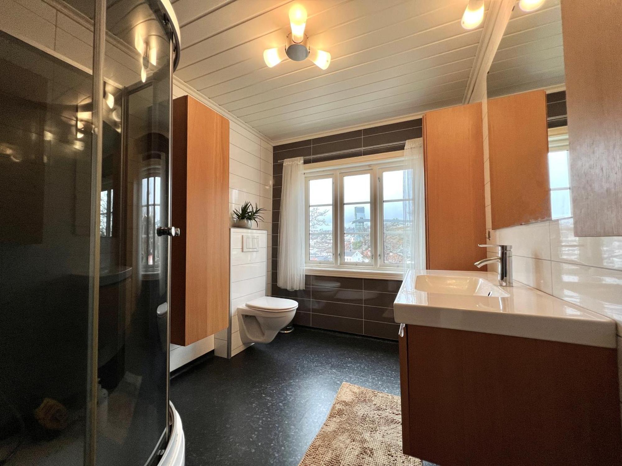 Sentrum - Koselig Hus Med Parkering