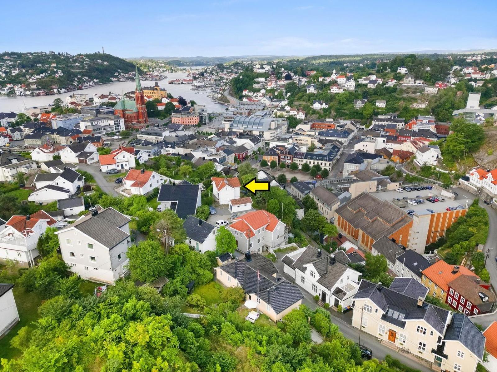 Sentrum - Koselig Hus Med Parkering